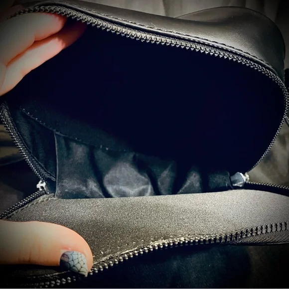 Betsey Johnson Black Heart Bag Charm w Black & Silver Unbranded Rock Crossbody - Picture 15 of 15